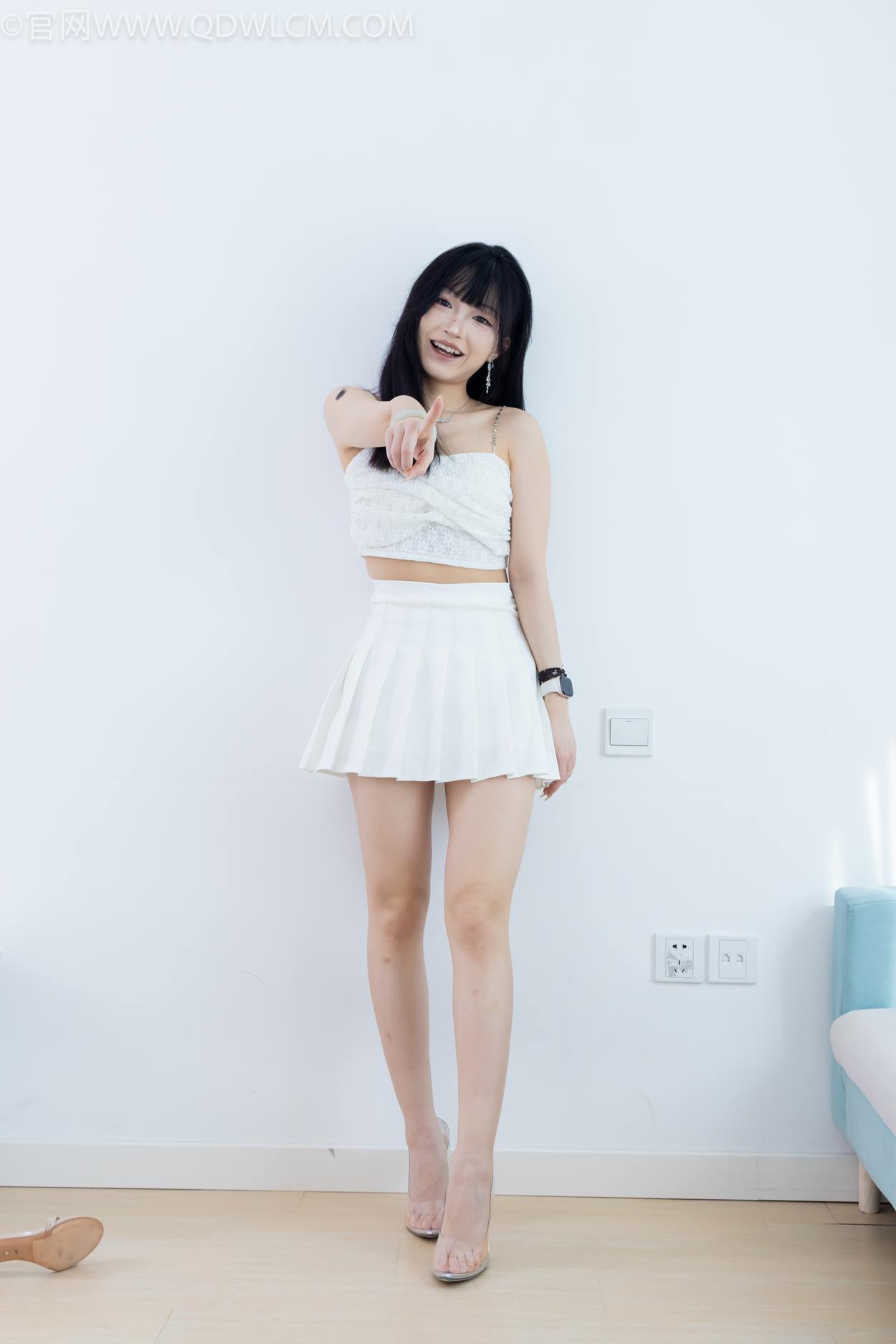 图片[4]-勿恋传媒 NO.2325 嘟嘟-透明高跟鞋、高跟凉鞋、白船袜、裸足[156P/1V/3.91GB]-美图