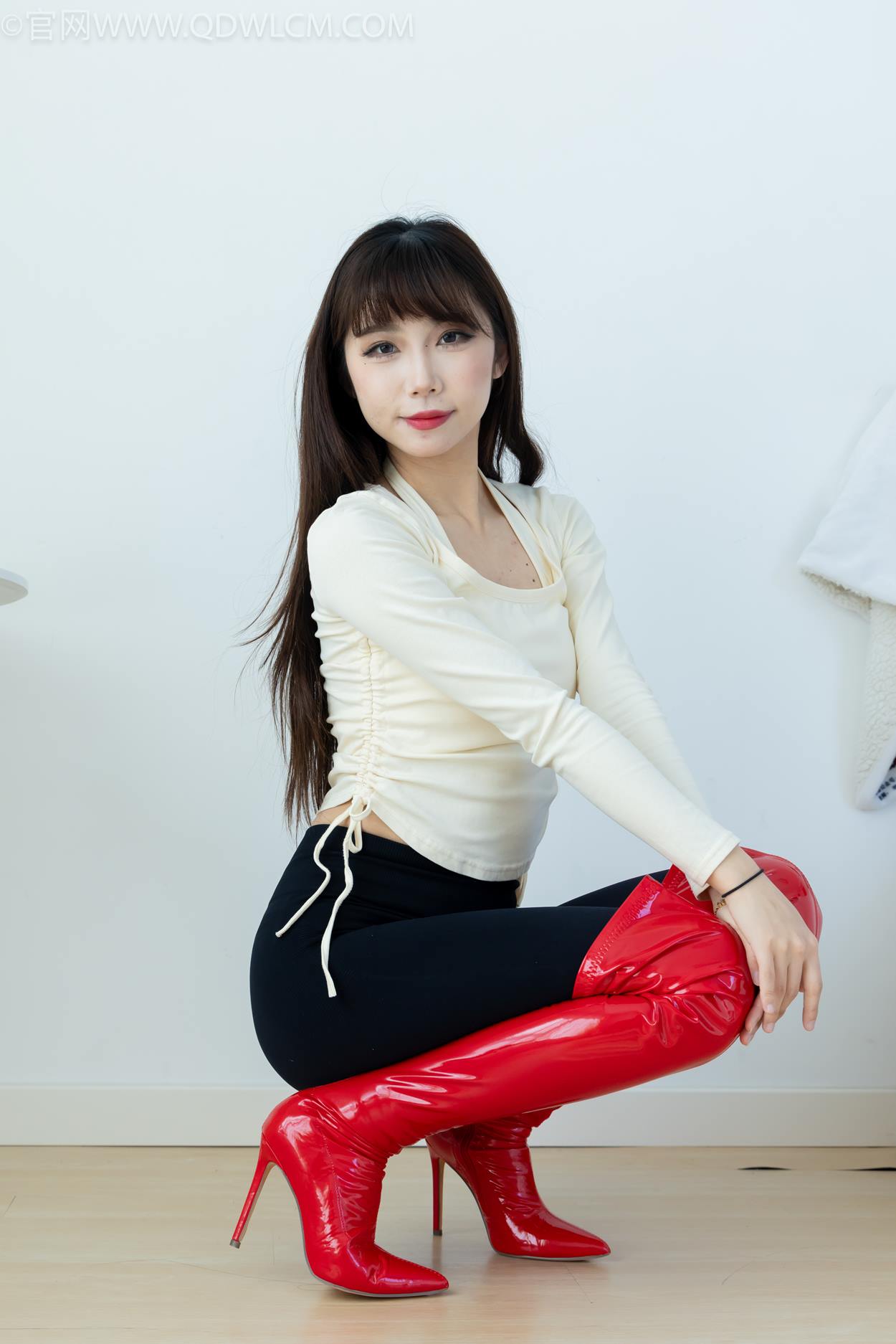 图片[2]-勿恋传媒 NO.2326 泡泡-高跟长靴、白棉袜、裸足[184P/1V/4.53GB]-美图