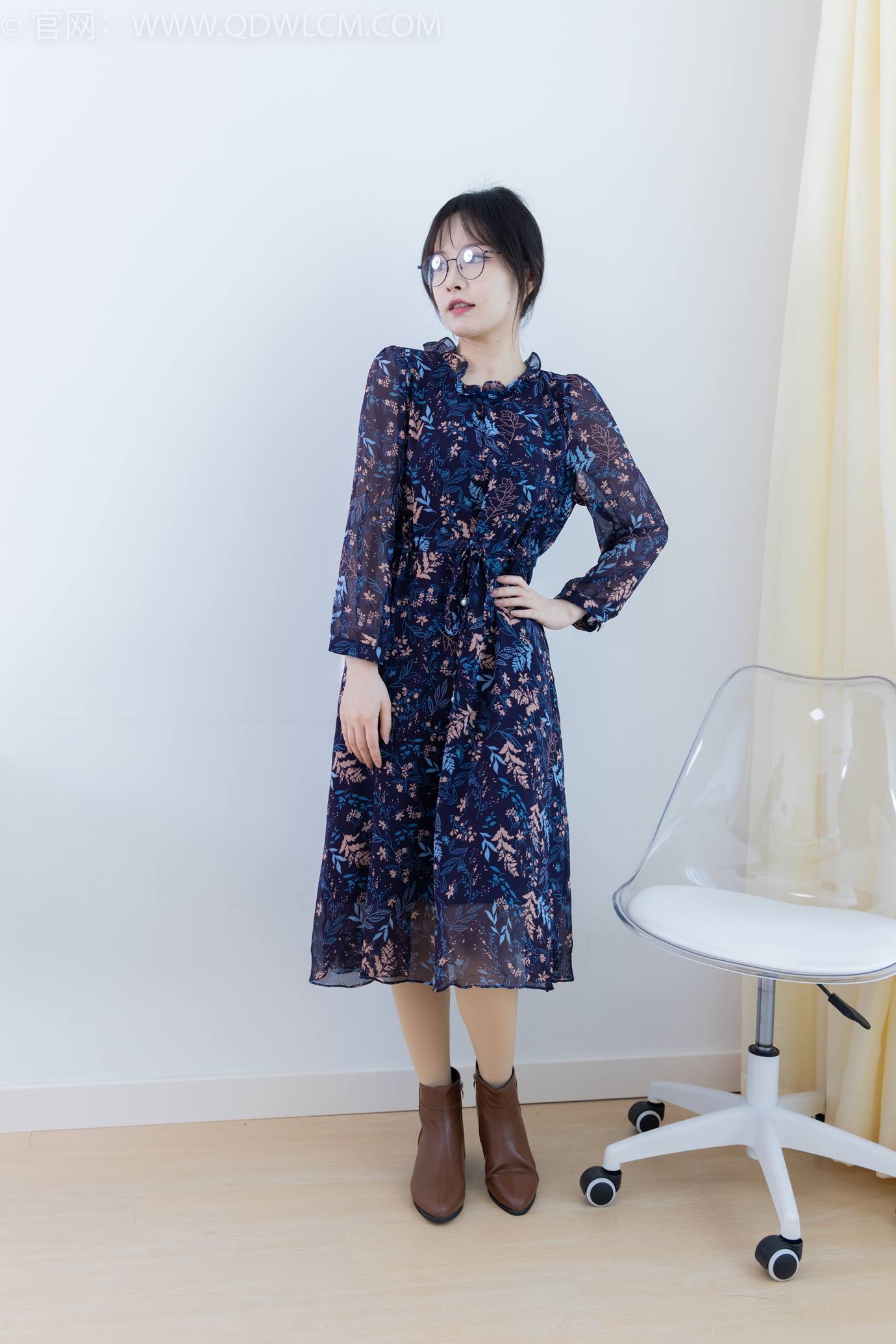 图片[2]-勿恋传媒 NO.2292 小酒-短靴、厚肉丝、踩小蛋糕剧情[150P/1V/4.24GB]-美图