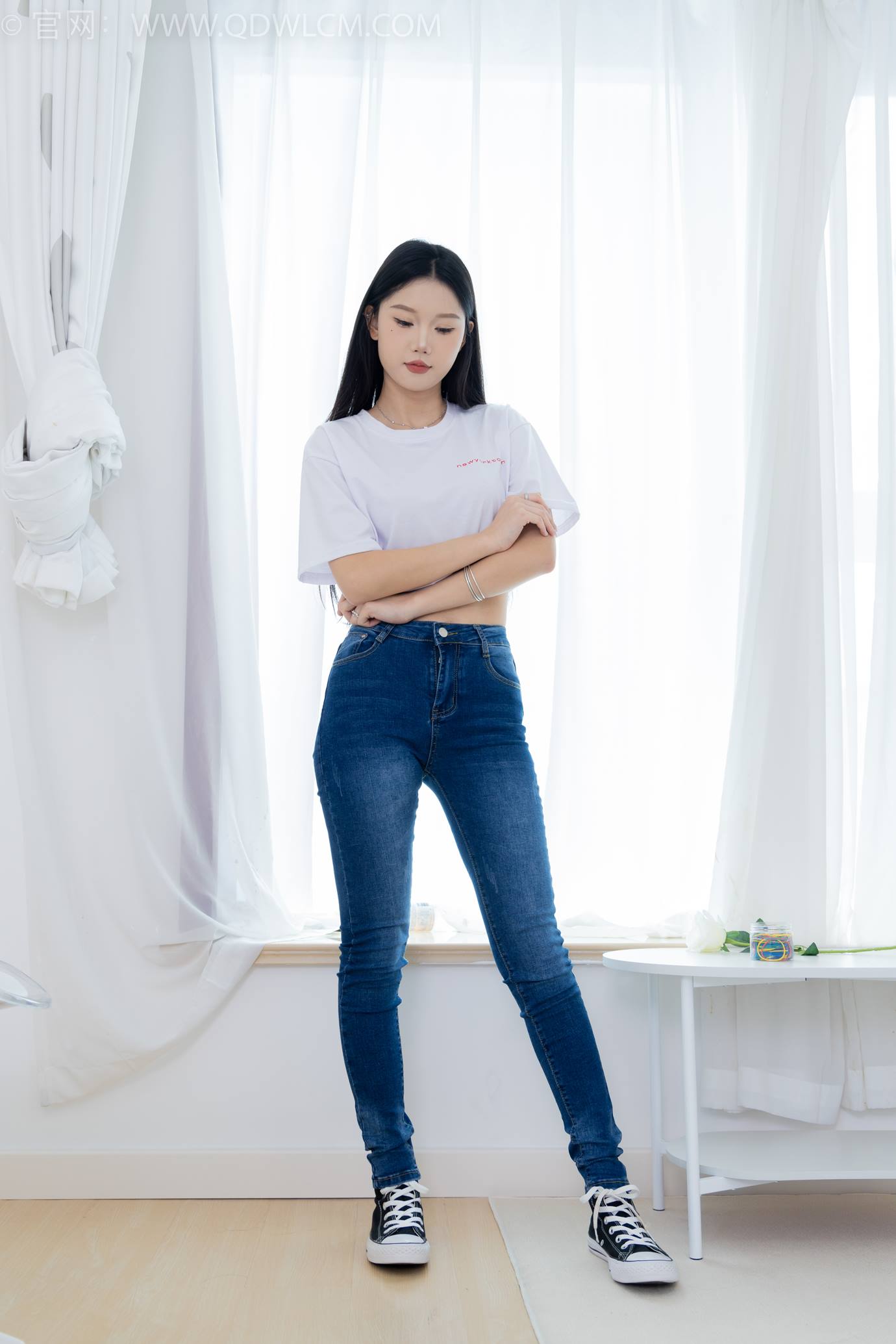 图片[2]-勿恋传媒 NO.2293 小竹-匡威帆布鞋、粉色船袜、肚子疼揉肚子剧情[160P/1V/5.57GB]-美图