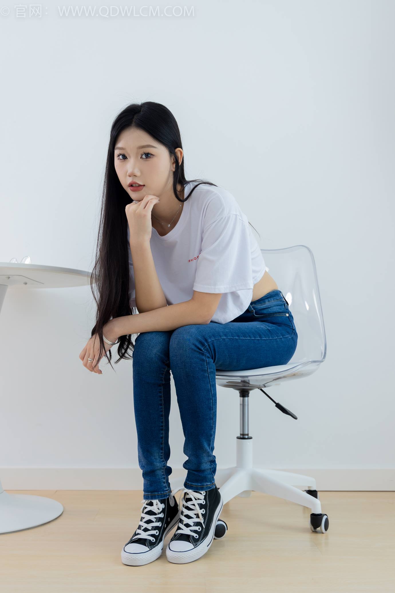 图片[3]-勿恋传媒 NO.2293 小竹-匡威帆布鞋、粉色船袜、肚子疼揉肚子剧情[160P/1V/5.57GB]-美图