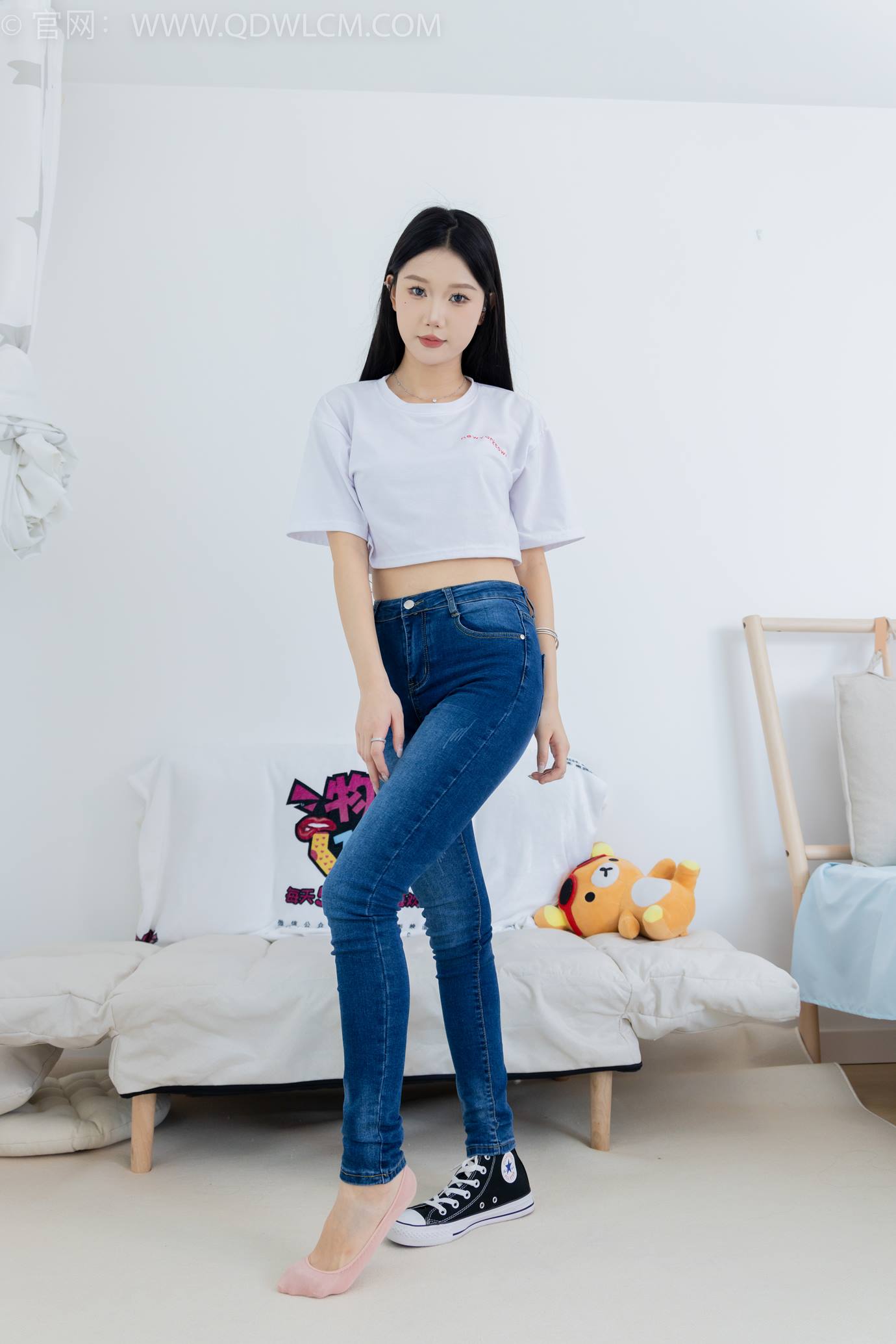 图片[4]-勿恋传媒 NO.2293 小竹-匡威帆布鞋、粉色船袜、肚子疼揉肚子剧情[160P/1V/5.57GB]-美图