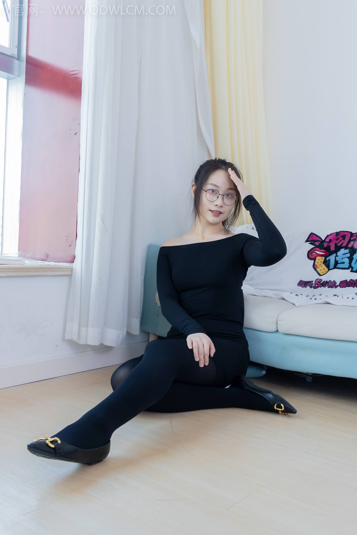 图片[4]-勿恋传媒 NO.2294 小新-平底鞋、厚黑丝、裸足[150P/1V/3.69GB]-美图