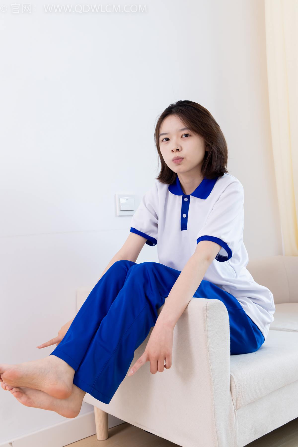 图片[2]-勿恋传媒 NO.2299 泡泡-板鞋、白棉袜、裸足、裸足刀叉摆盘剧情[240P/1V/5.14GB]-美图