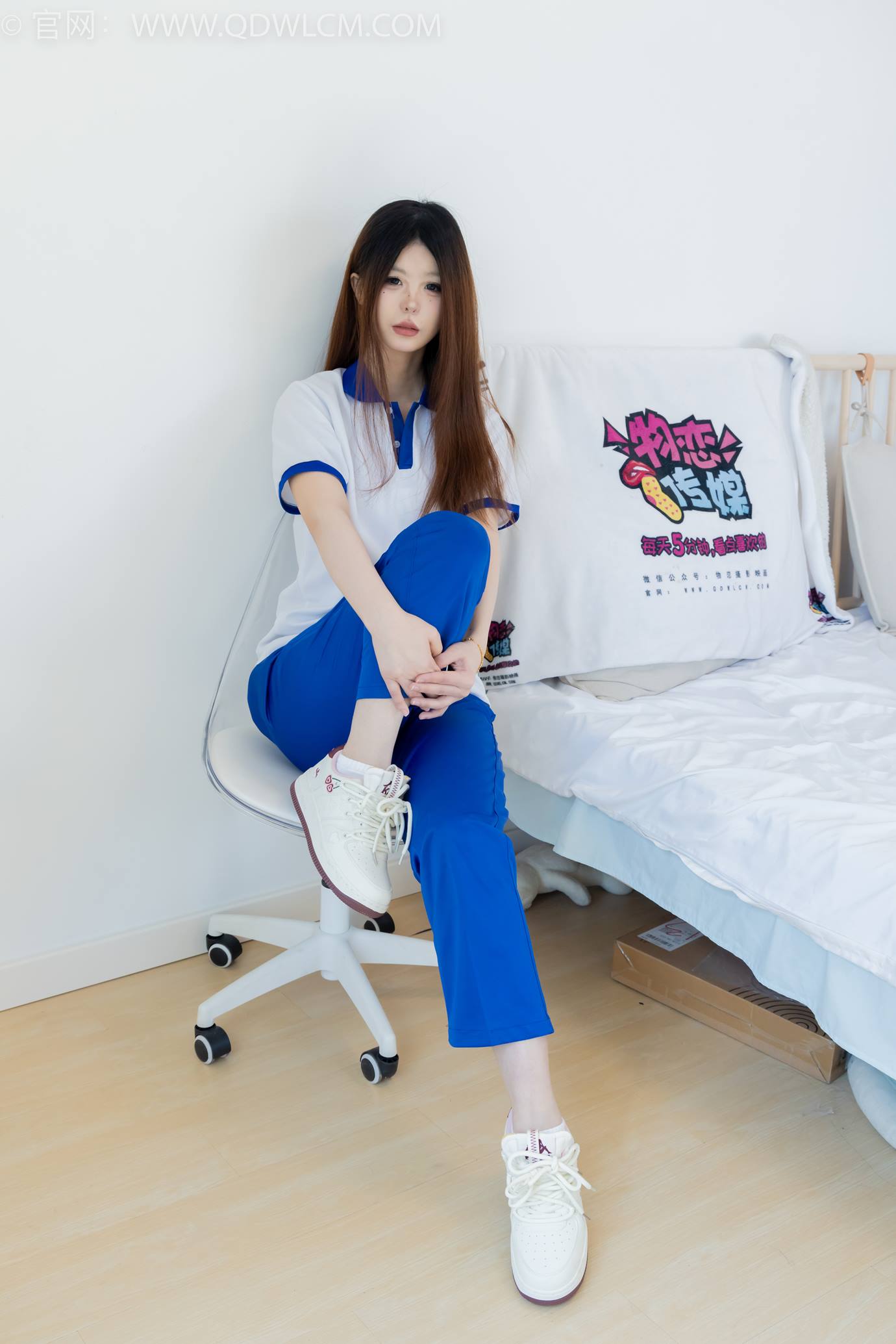 图片[3]-勿恋传媒 NO.2301 曲奇-板鞋、白短棉袜、裸足、校服[150P/1V/3.40GB]-美图