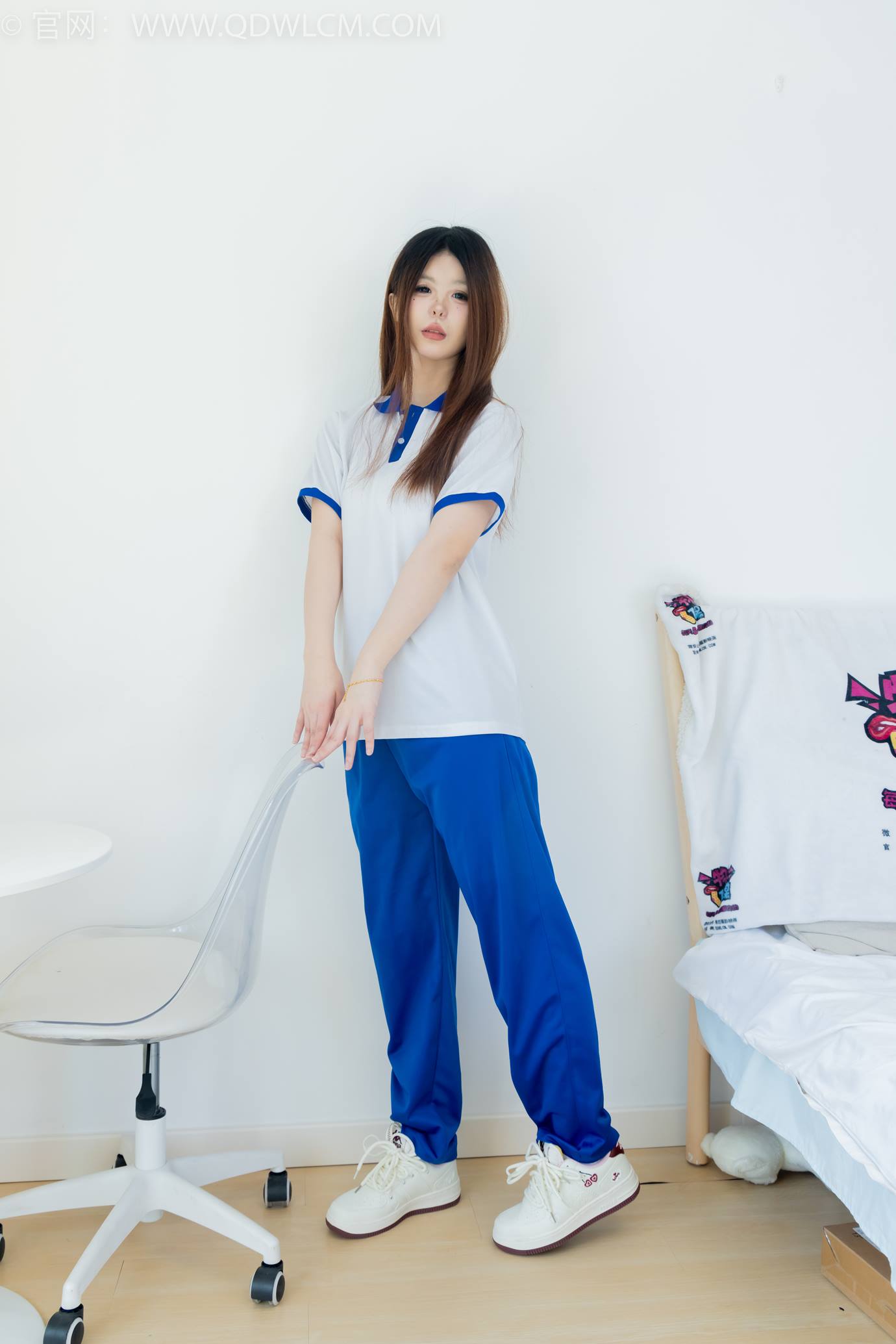 图片[5]-勿恋传媒 NO.2301 曲奇-板鞋、白短棉袜、裸足、校服[150P/1V/3.40GB]-美图