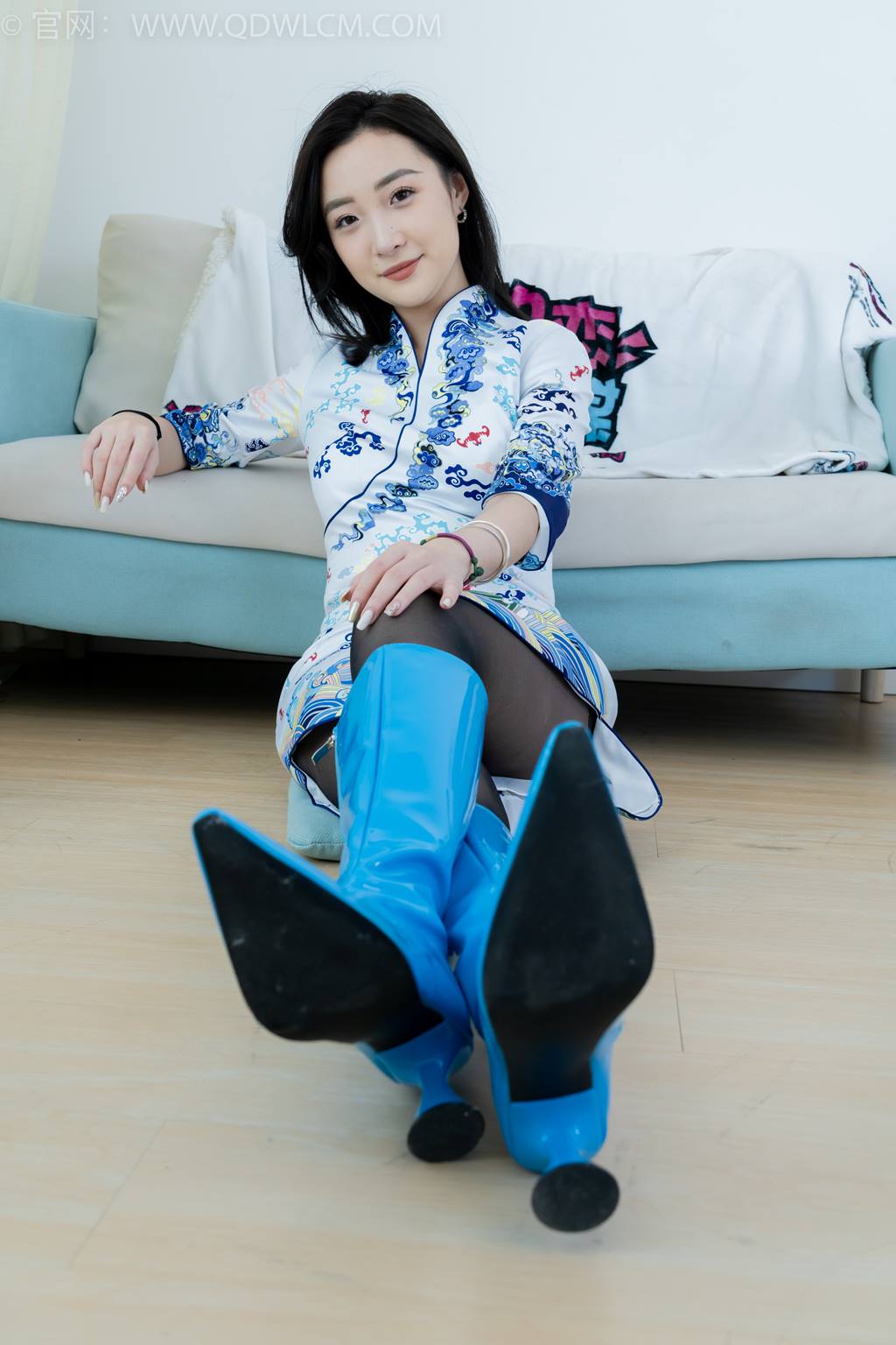 图片[2]-勿恋传媒 NO.2305 菜菜-高跟长靴、短白棉袜、裸足[172P/1V/4.44GB]-美图