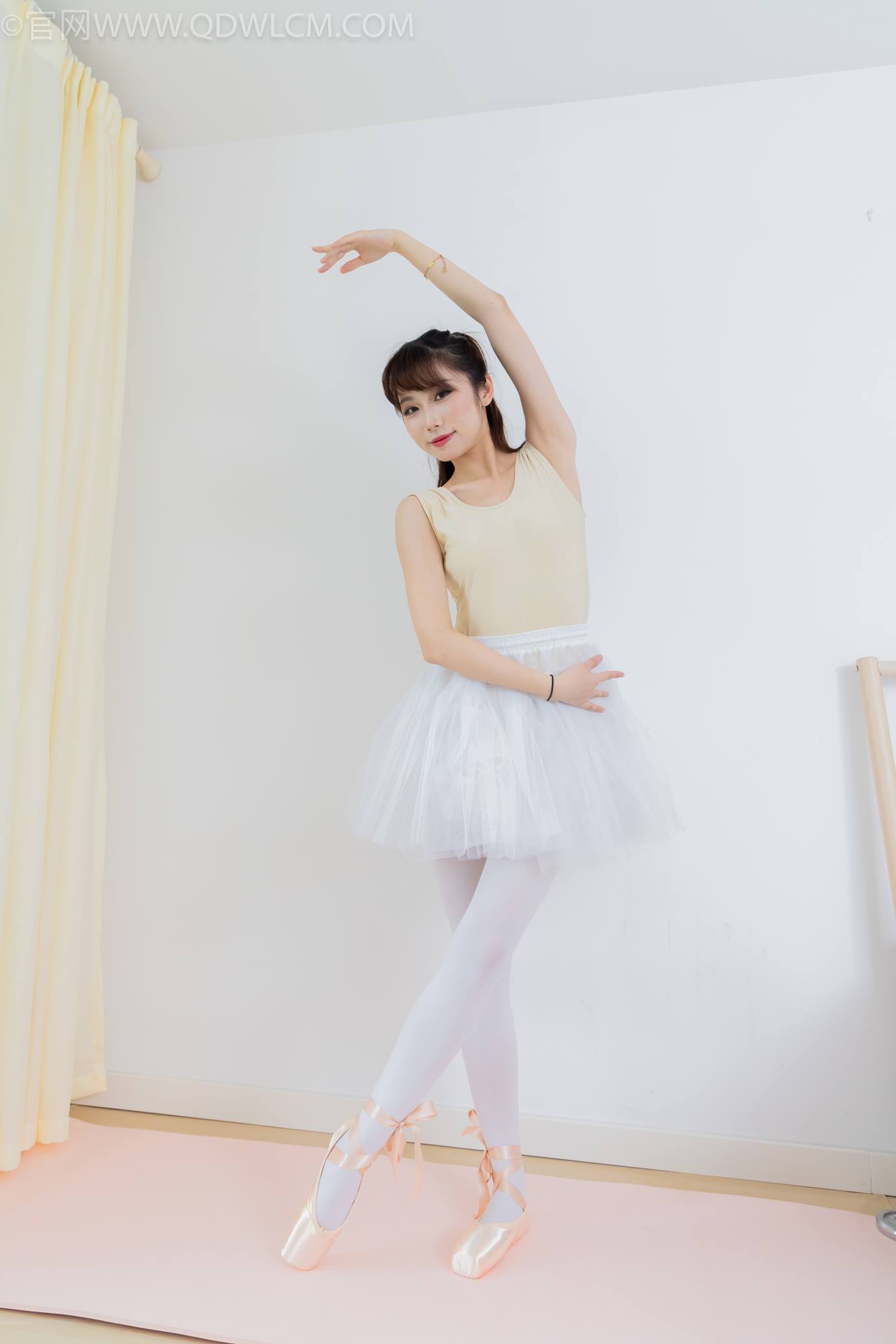 图片[2]-勿恋传媒 NO.2307 泡泡-芭蕾鞋、厚白丝、芭蕾动作、皮筋绑脚剧情[166P/1V/5.90GB]-美图