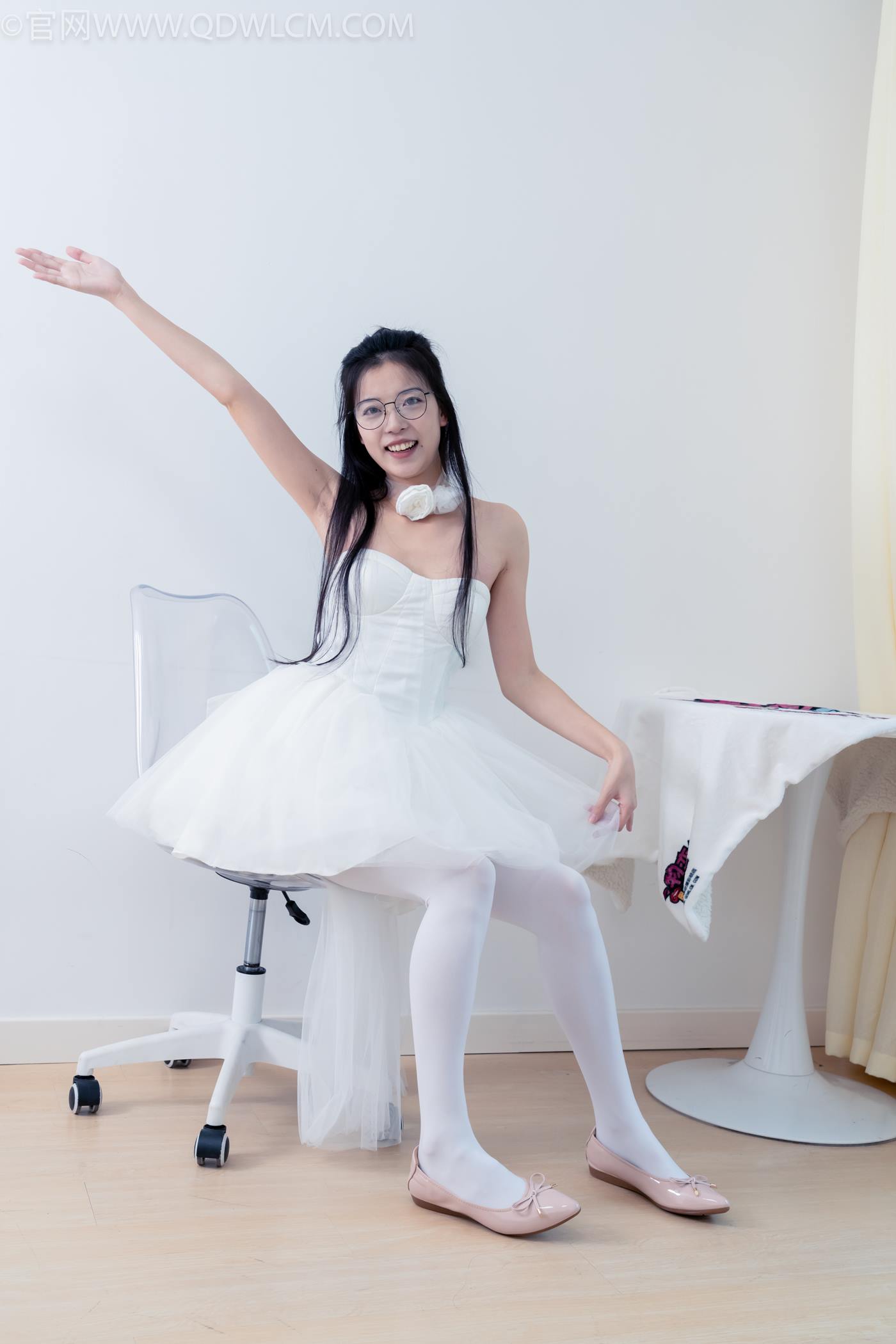 图片[3]-勿恋传媒 NO.2268 茯苓-平底鞋、厚白丝、皮筋绑脚老头乐挠脚剧情[169P/1V/5.13GB]-美图