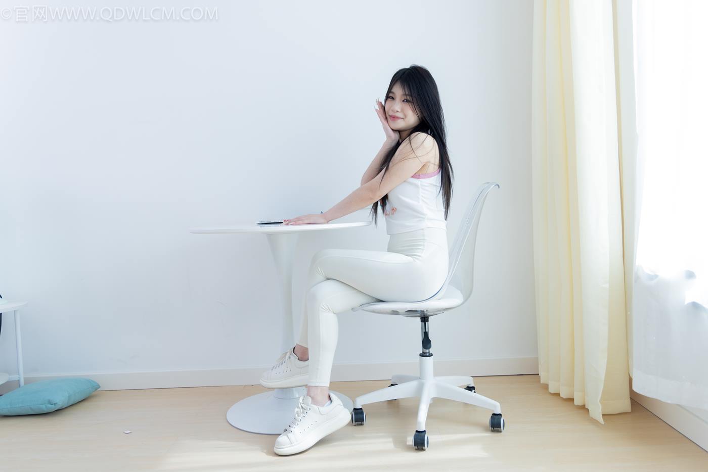 图片[1]-勿恋传媒 NO.2276 闪闪-板鞋、白船袜、蓝船袜、裸足[182P/1V/4.88GB]-美图