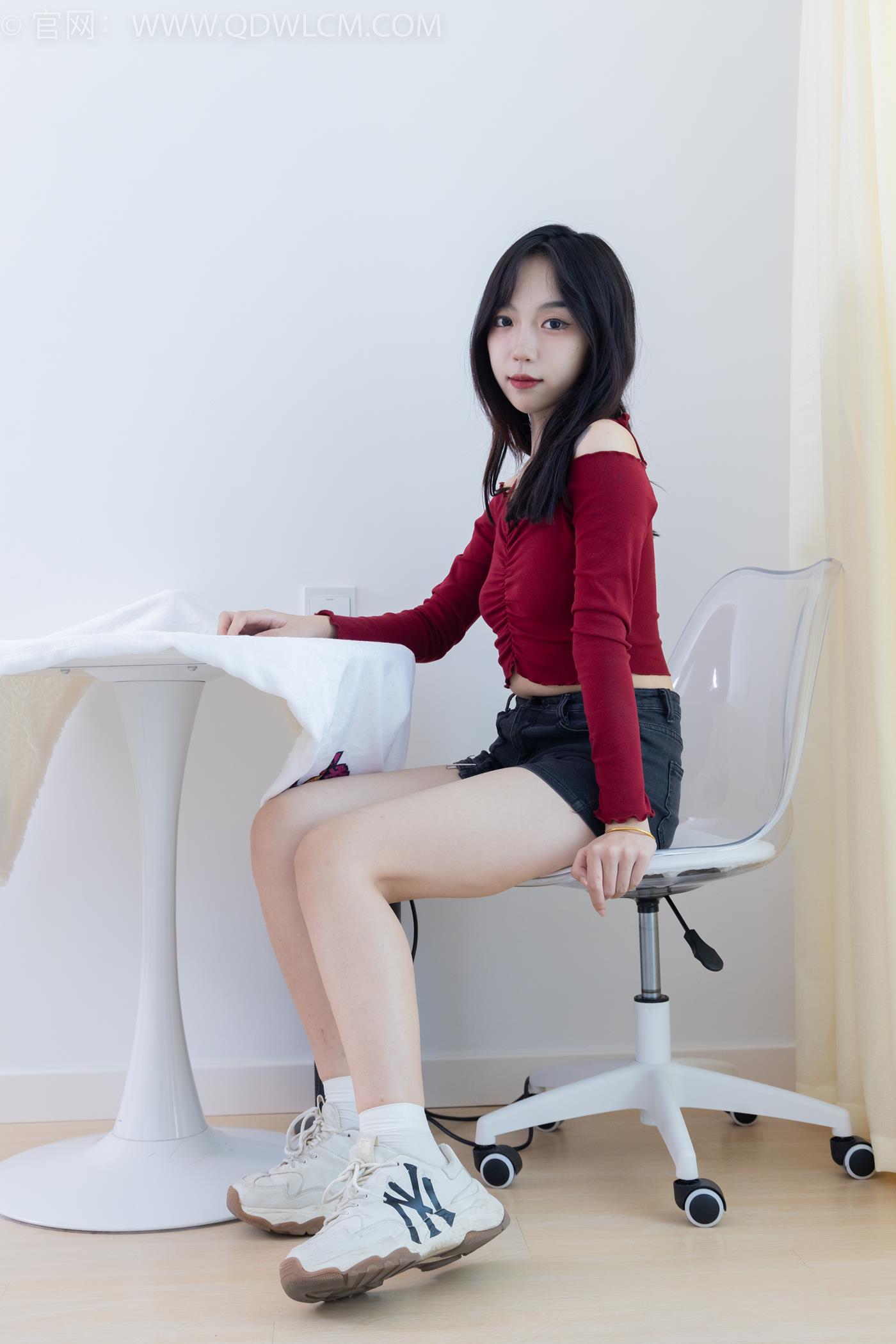 图片[2]-勿恋传媒 NO.2253 纱纱-运动鞋、自然穿脏白棉袜[155P/1V/3.81GB]-美图