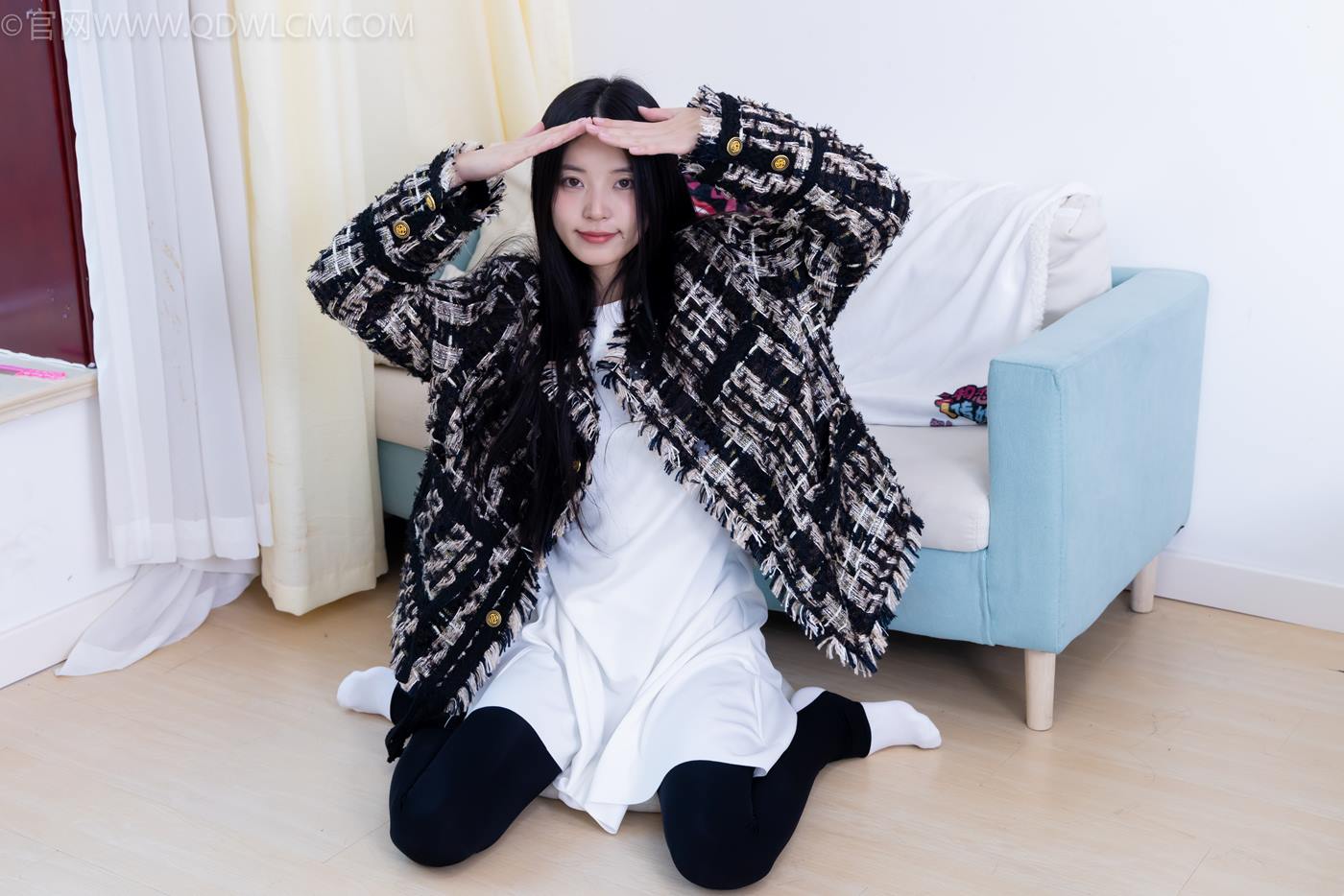 图片[2]-勿恋传媒 NO.2236 茯苓-红色低跟鞋、厚款红色丝、皮筋绑脚老头乐挠脚剧情[160P/1V/4.05GB]-美图