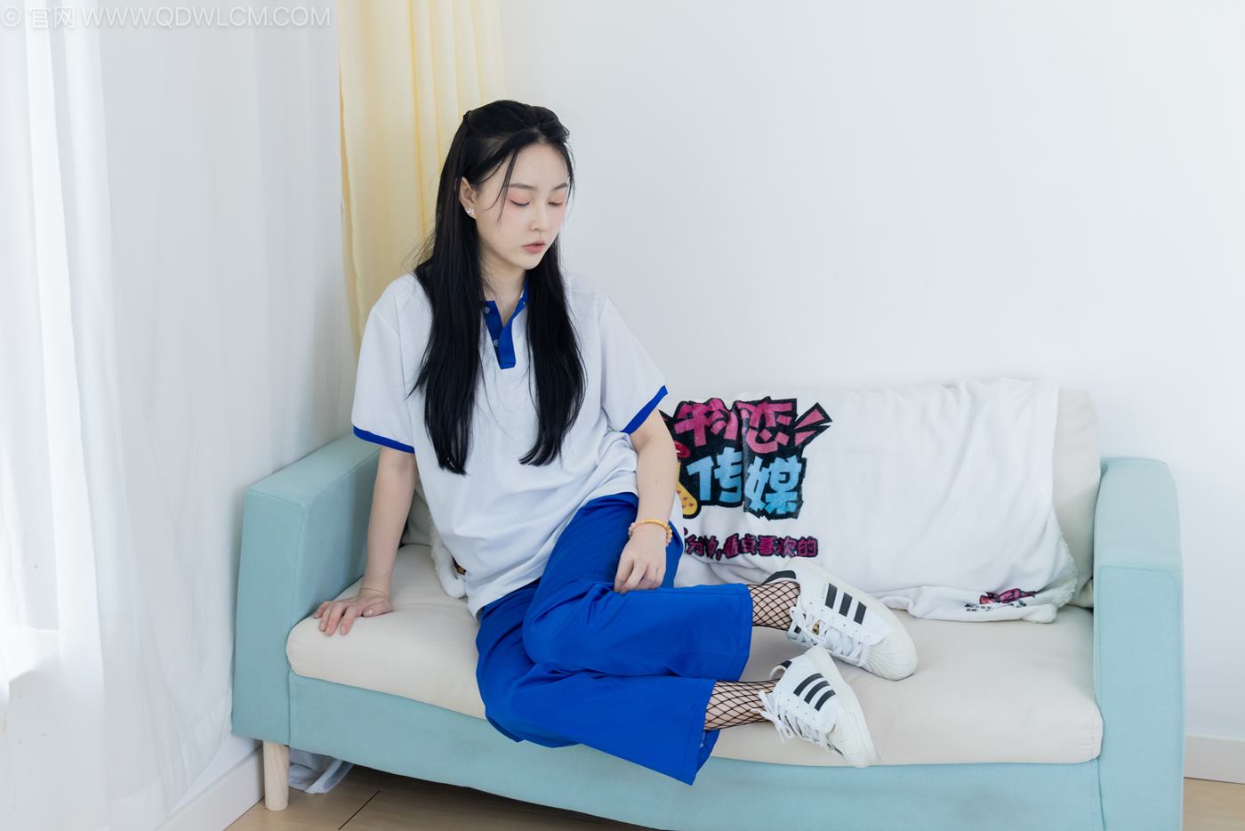 图片[1]-勿恋传媒 NO.2241 美兔-板鞋、黑往袜、校服裤里丝[155P/1V/4.28GB]-美图