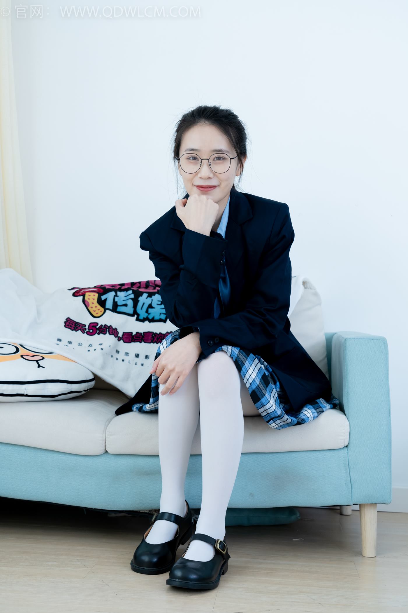 图片[3]-勿恋传媒 NO.2244 菜菜-皮鞋、厚白丝、jk至服、皮筋绑脚老头乐挠脚剧情[160P/1V/5.06GB]-美图