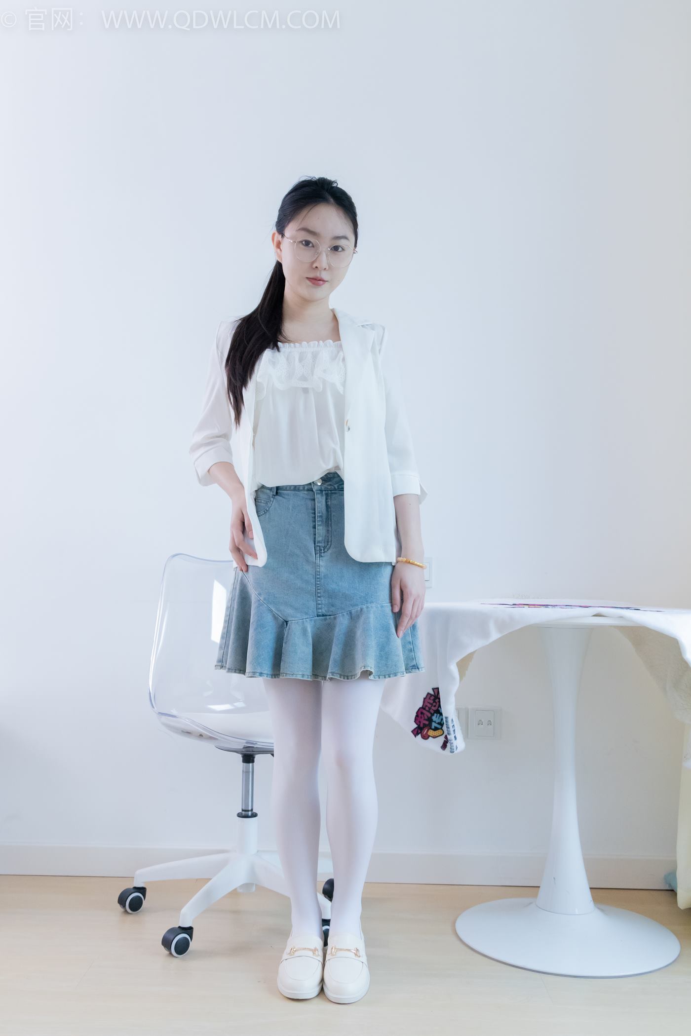 图片[2]-勿恋传媒 NO.2246 美兔-皮鞋、厚白丝、皮筋绑脚老头乐挠脚剧情[150P/1V/4.32GB]-美图