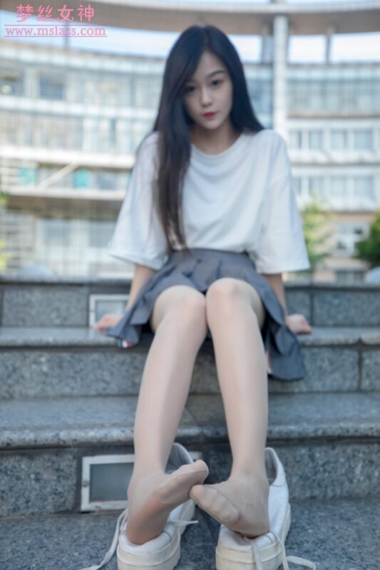 [MSLASS梦丝女神] 2019-06-14 灵灵 甜静的明星脸 [64P/344MB]-美图