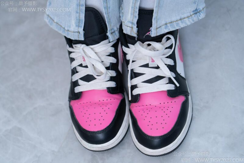 甜予摄影 NO.181 小容-板鞋、白棉袜、裸足[130P/2V/9.83GB]-美图