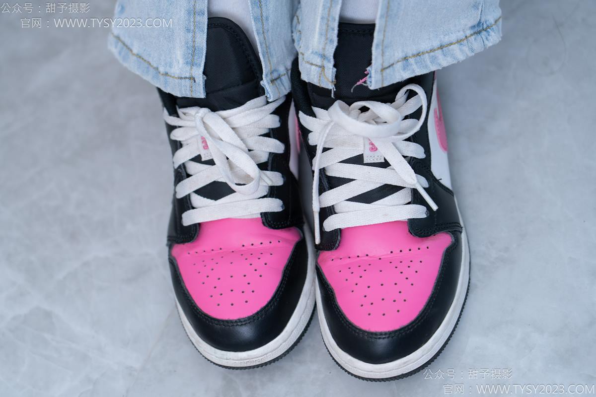 图片[1]-甜予摄影 NO.181 小容-板鞋、白棉袜、裸足[130P/2V/9.83GB]-美图