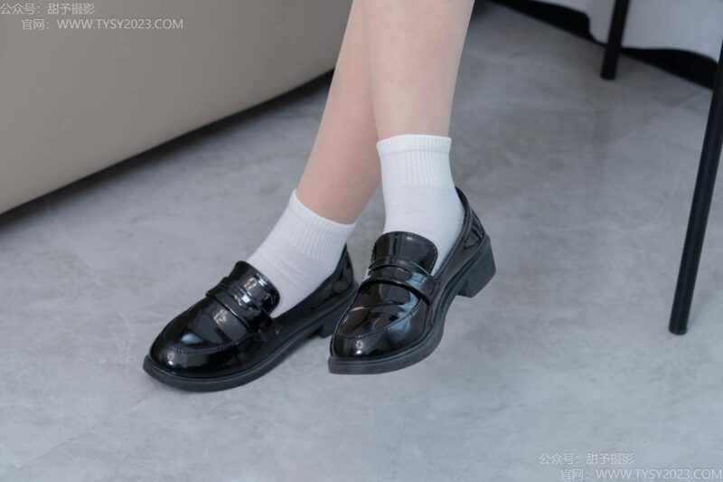 甜予摄影 NO.191 贝壳-皮鞋、白棉袜、薄肉丝[135P/2V/9.37GB]-美图