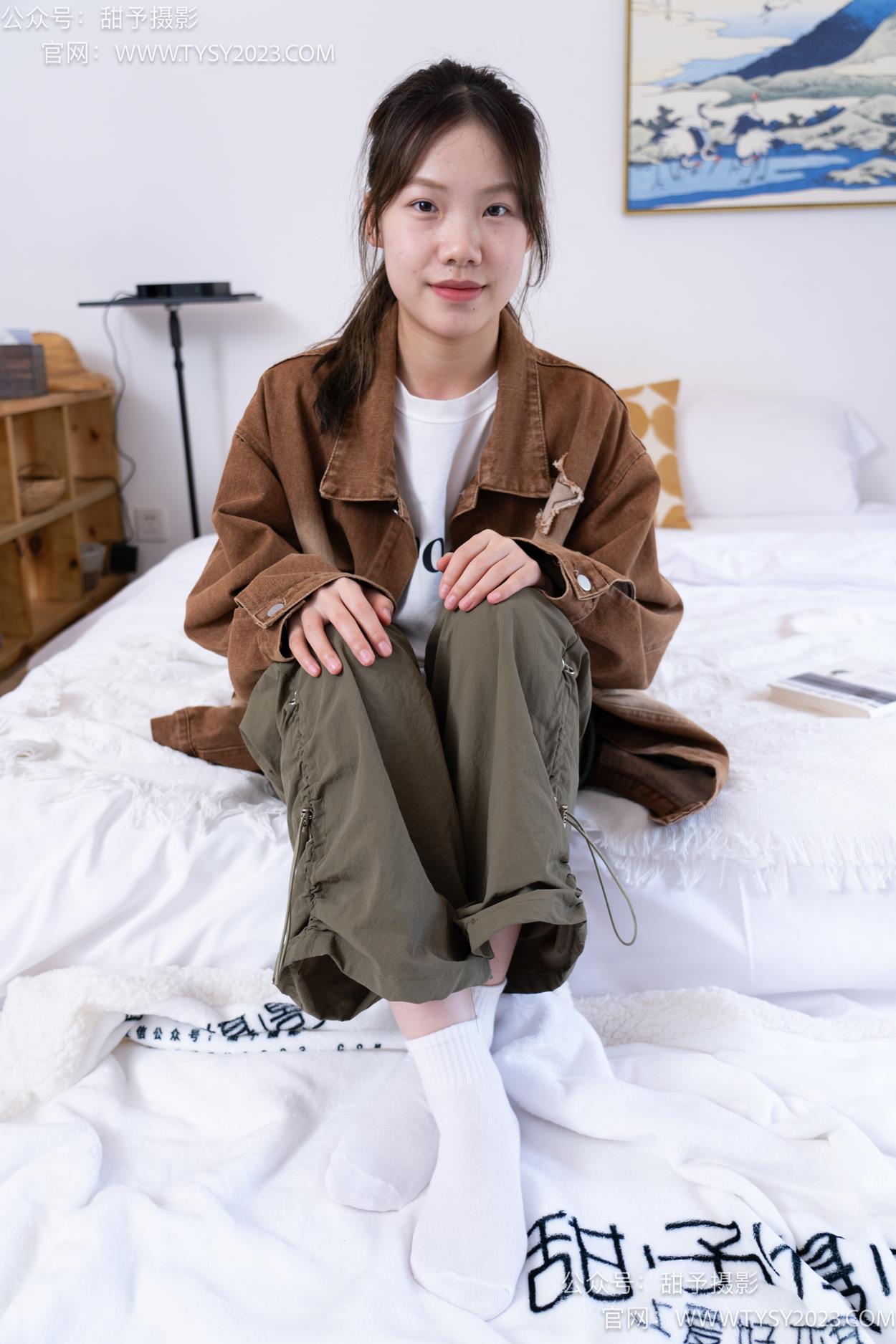 图片[2]-甜予摄影 NO.161 双双-板鞋、白棉袜、裸足[130P/2V/10.0GB]-美图