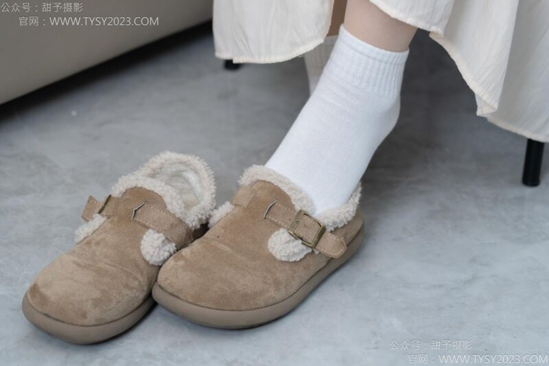 甜予摄影 NO.173 小葵-棉鞋、白棉袜、薄肉丝[135P/2V/10.0GB]-美图