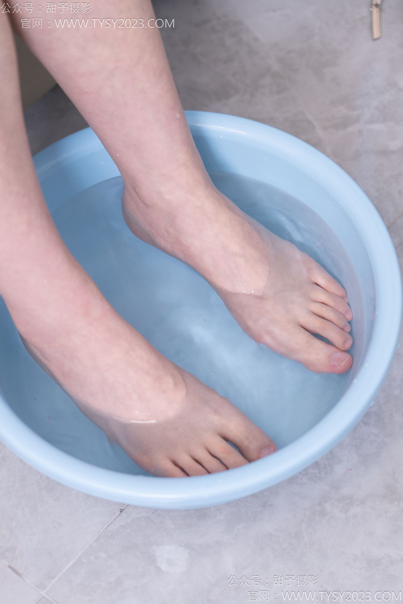 图片[4]-甜予摄影 NO.143 璇璇-高跟鞋、裸足、泡脚涂抹婴儿油以及踩蛋糕剧情[168P/2V/10.9GB]-美图