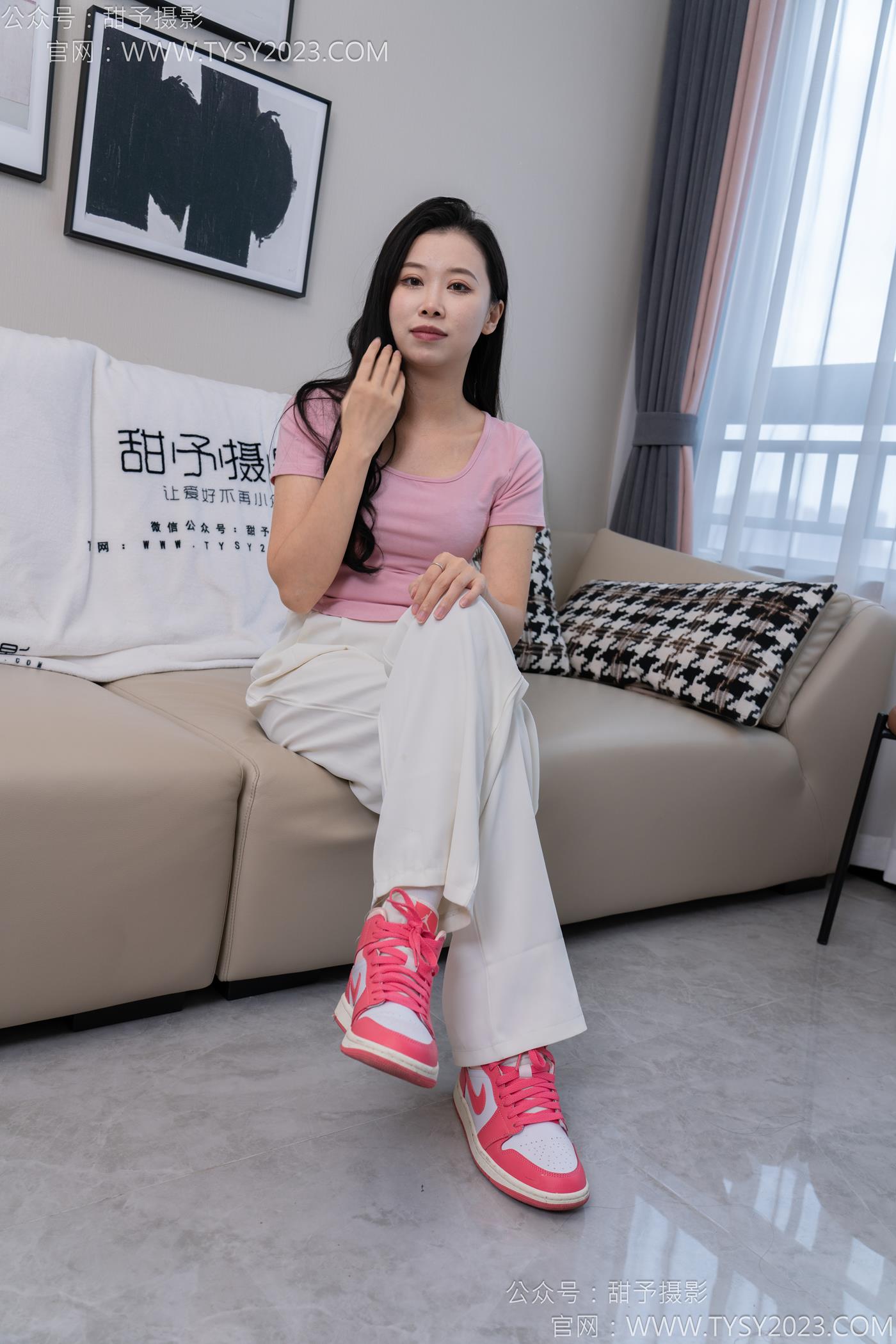 图片[2]-甜予摄影 NO.124 梦梦-板鞋、白棉袜、裸足[135P/2V/9.97GB]-美图