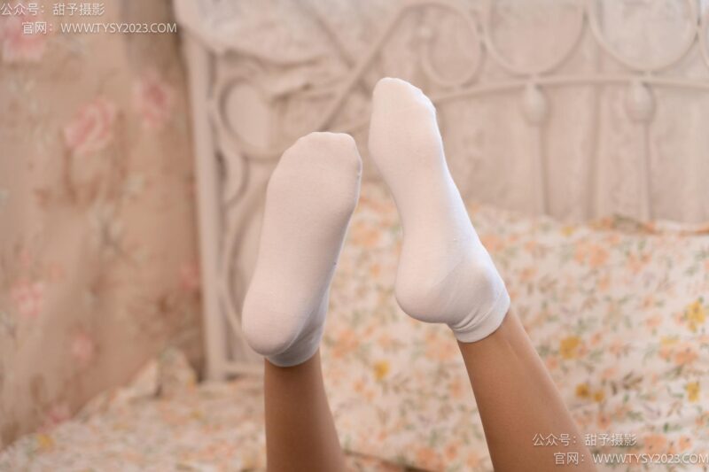 甜予摄影 NO.105期：齐齐-高跟鞋、白棉袜、裸足（完整版）[128P/2V/10.37GB]-美图