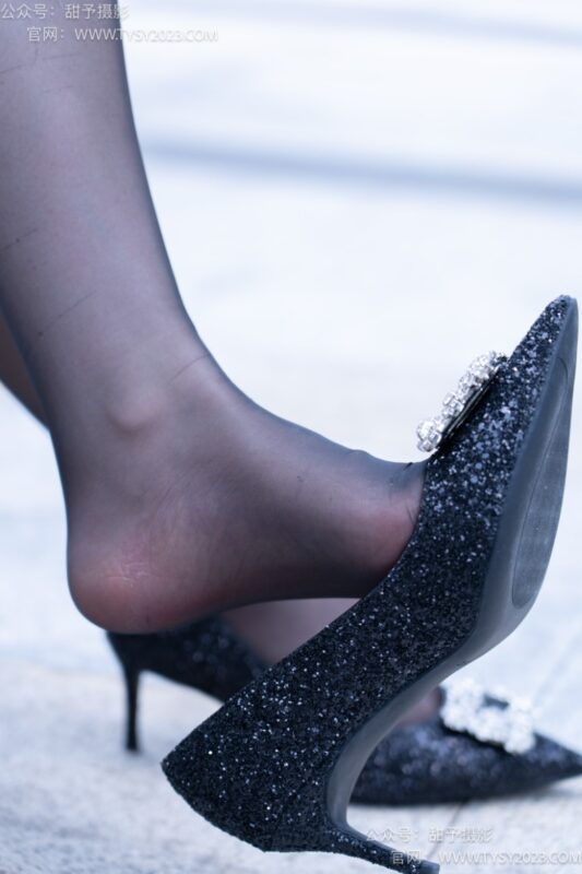 甜予摄影 NO.086期：璇璇-高跟鞋、油亮黑丝（完整版）[153P/2V/10.58GB]-美图