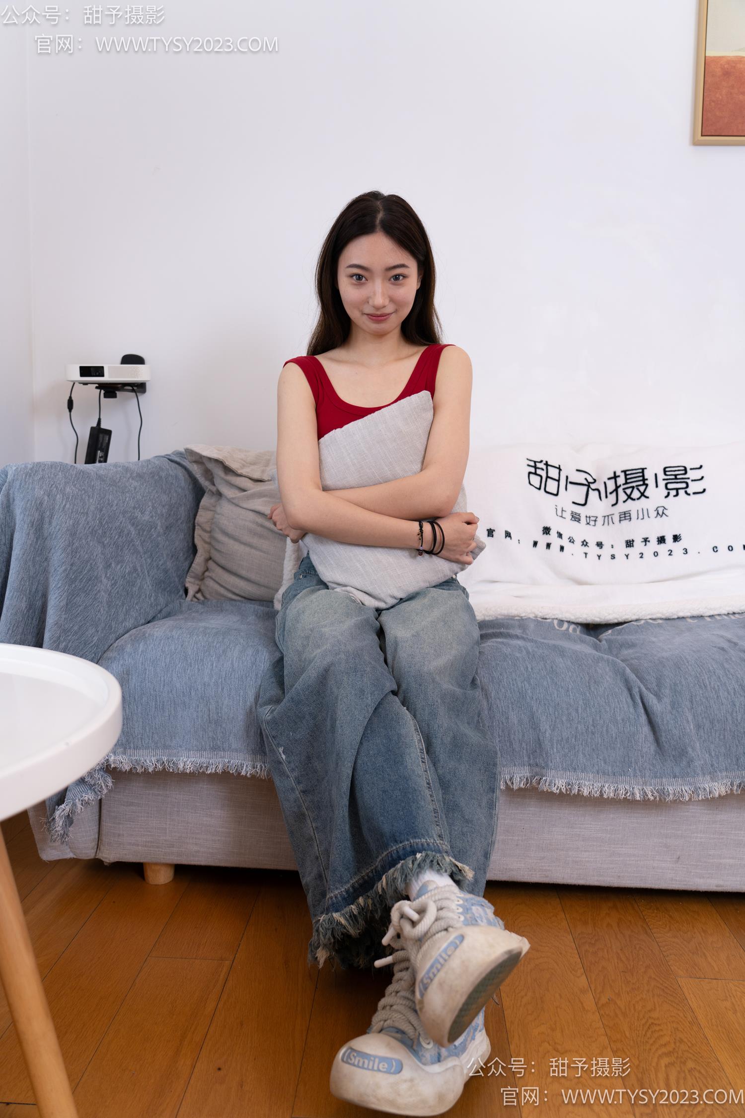 图片[2]-甜予摄影 NO.064 雪梨-帆布鞋、白棉袜、肉丝（脚尖加固款）[130P/2V/10.0GB]-美图