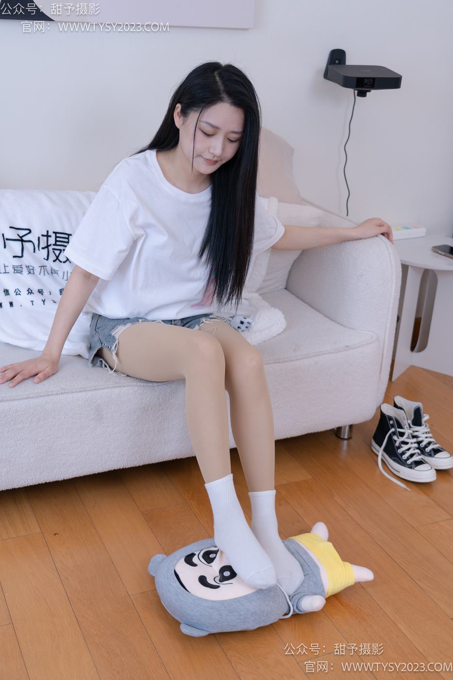 图片[2]-甜予摄影 NO.072 澜澜-帆布鞋、白棉袜、踩蜡笔小新玩偶剧情[125P/2V/10.6GB]-美图