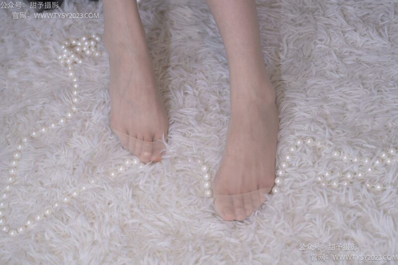 甜予摄影 NO.076 小狸-帆布鞋、白棉袜、肉丝（脚尖加固款）[126P/2V/9.61GB]-美图