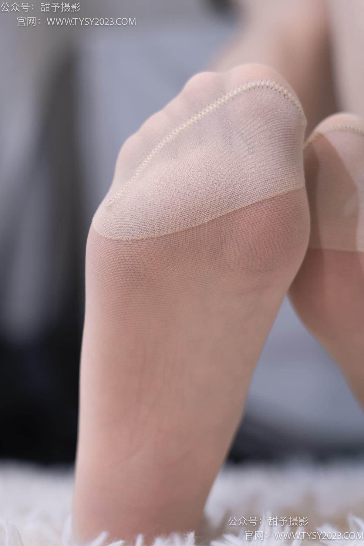 图片[2]-甜予摄影 NO.076 小狸-帆布鞋、白棉袜、肉丝（脚尖加固款）[126P/2V/9.61GB]-美图