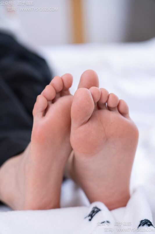 甜予摄影 NO.045 雪梨-帆布鞋、白棉袜、裸足[130P/2V/10.2GB]-美图