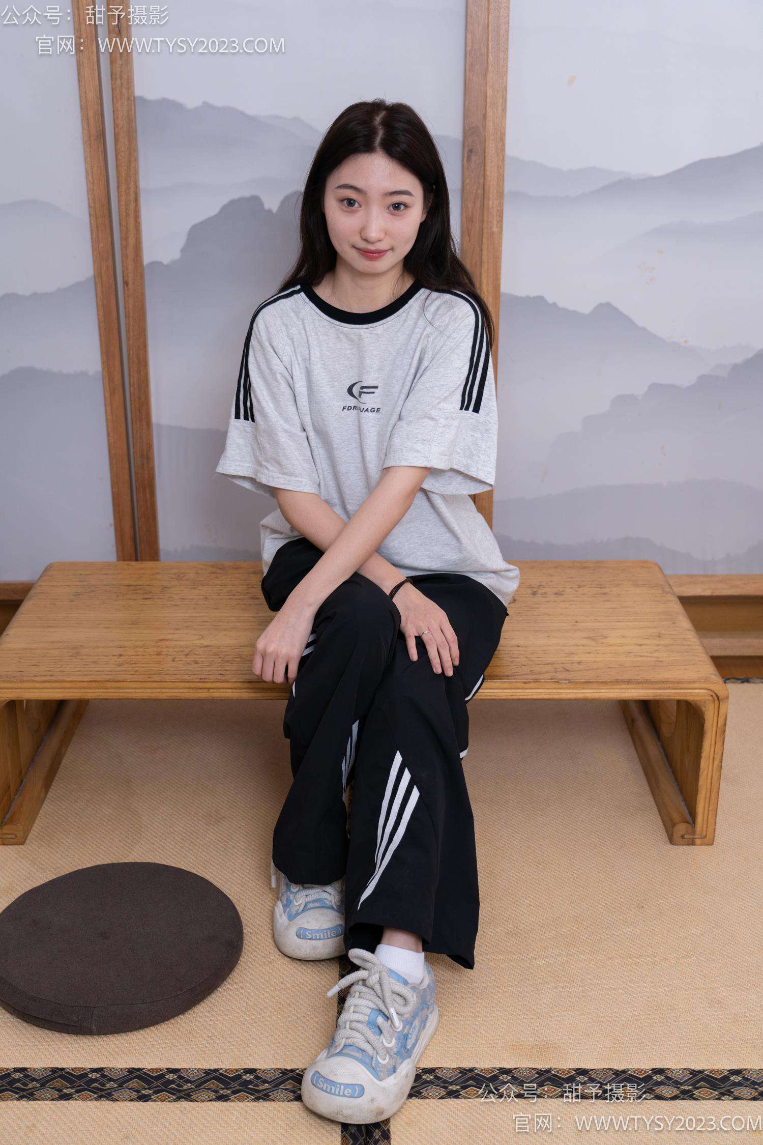 图片[2]-甜予摄影 NO.045 雪梨-帆布鞋、白棉袜、裸足[130P/2V/10.2GB]-美图