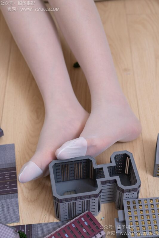 甜予摄影 NO.047 璇璇-jk至服、皮鞋、白丝、小人国剧情、VR[132P/2V/11.3GB]-美图