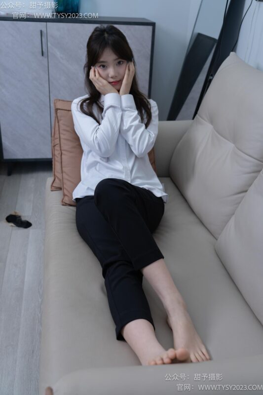 甜予摄影 NO.059 璇璇-OL至服、高跟鞋、薄绿丝、短肉丝短黑丝、裸足[151P/2V/12.4GB]-美图