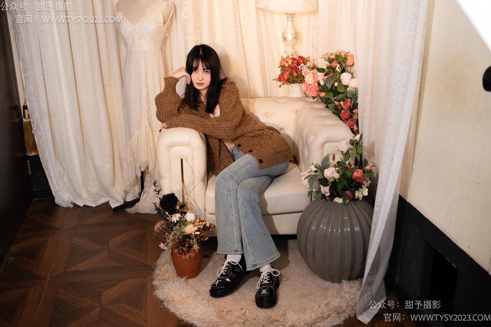 图片[2]-甜予摄影 NO.031 小野-皮鞋、白棉袜、油量灰丝[129P/2V/9.78GB]-美图