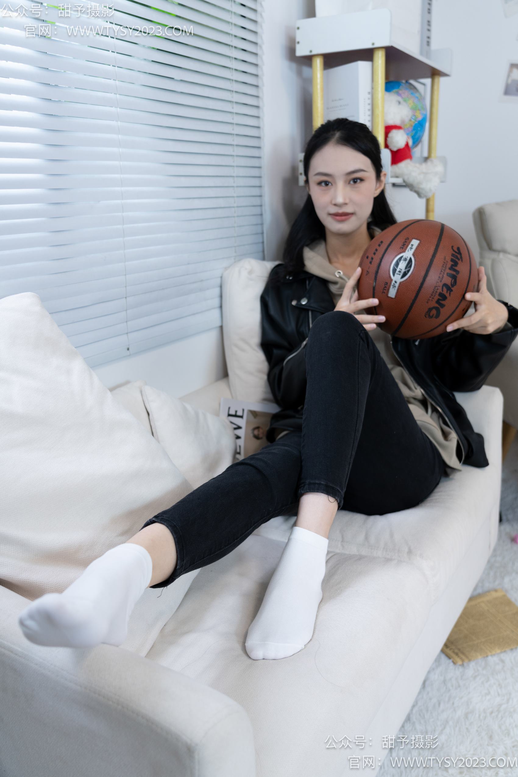 图片[1]-甜予摄影 NO.014 肉肉-运动鞋、白棉袜、裸足[116P/12V/10.5GB]-美图