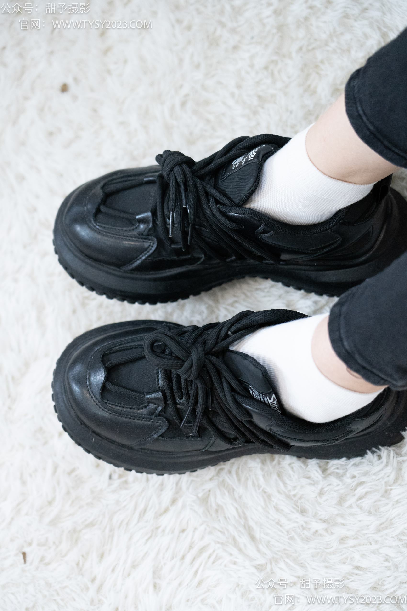 图片[3]-甜予摄影 NO.014 肉肉-运动鞋、白棉袜、裸足[116P/12V/10.5GB]-美图