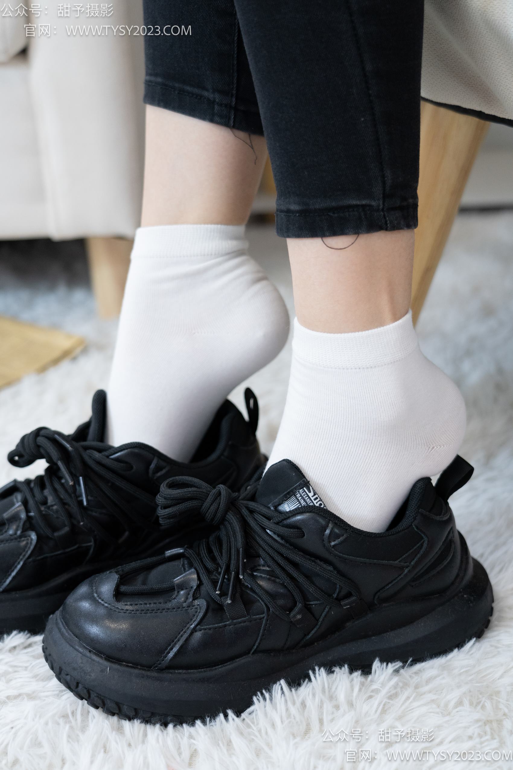图片[4]-甜予摄影 NO.014 肉肉-运动鞋、白棉袜、裸足[116P/12V/10.5GB]-美图