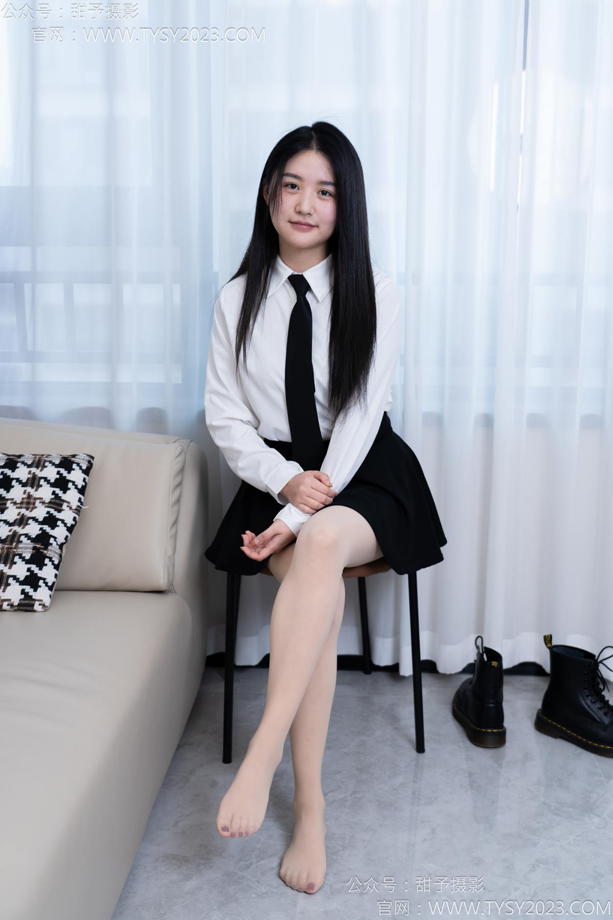 图片[1]-甜予摄影 NO.016 小野-皮鞋、白棉袜、油亮灰丝[130P/2V/9.89GB]-美图