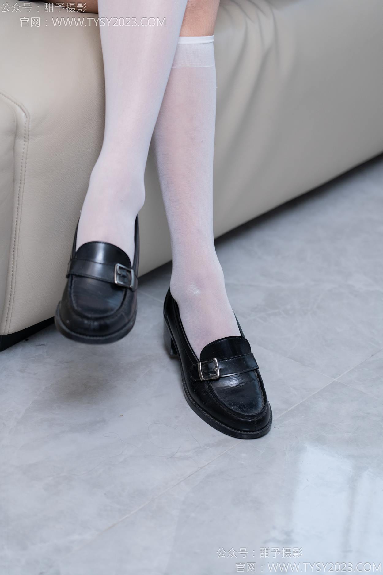 图片[3]-甜予摄影 NO.016 小野-皮鞋、白棉袜、油亮灰丝[130P/2V/9.89GB]-美图