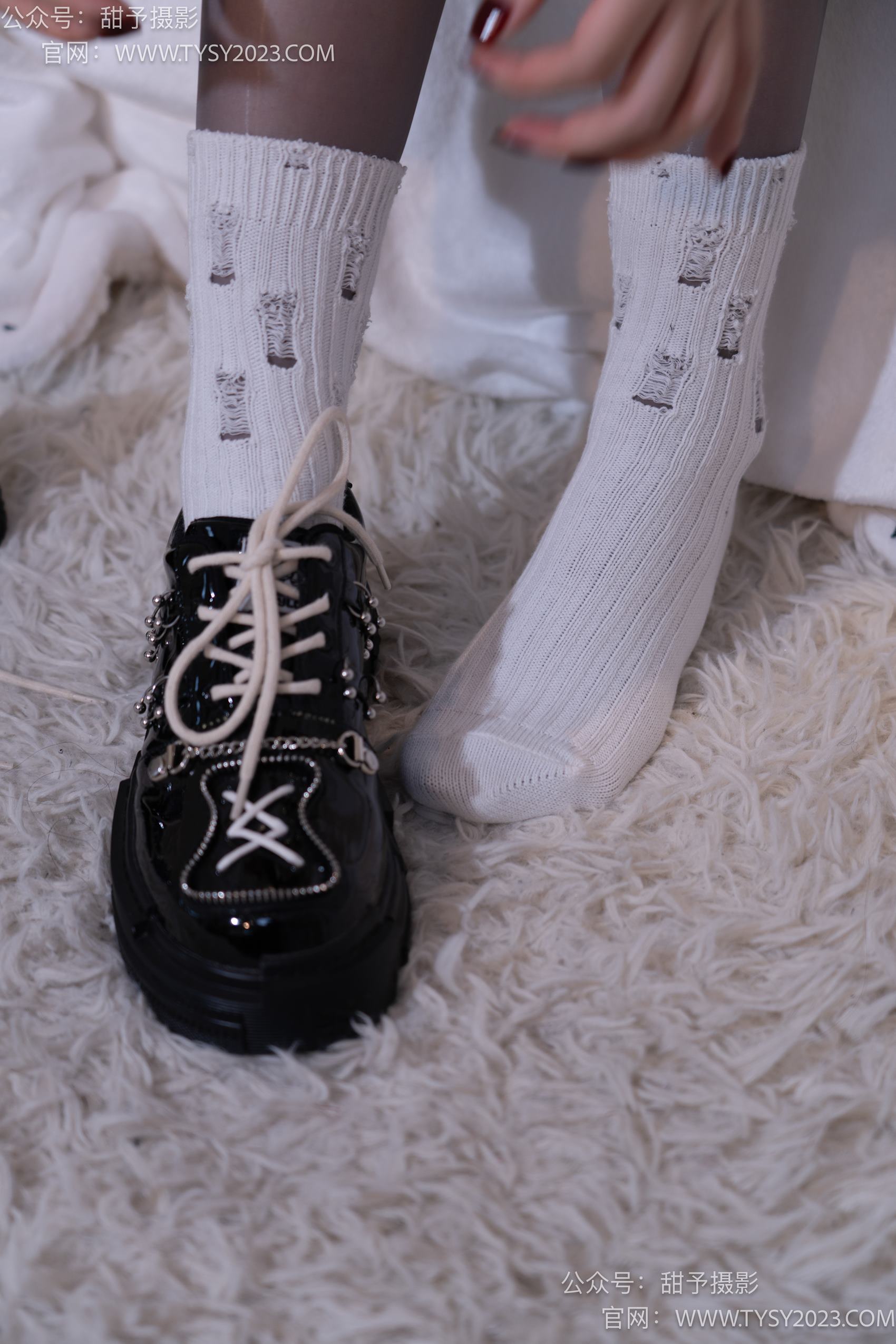 图片[4]-甜予摄影 NO.016 小野-皮鞋、白棉袜、油亮灰丝[130P/2V/9.89GB]-美图