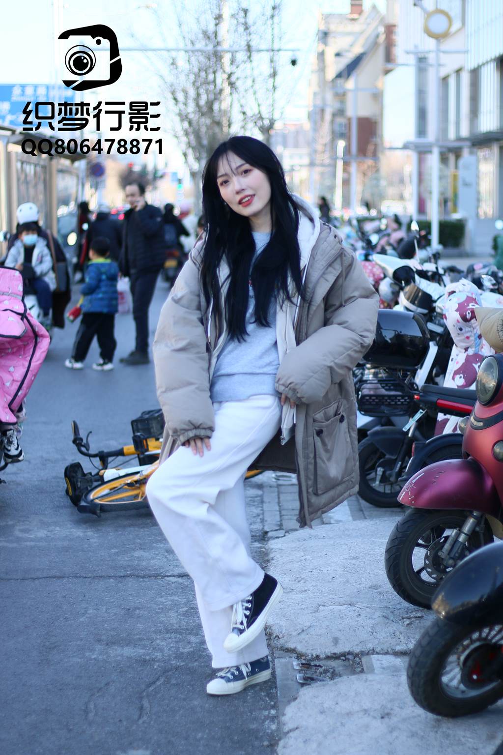 图片[2]-[织梦映像]NO.110 罗袜生尘完整版商业街外景帆布鞋，裸足[278P/1V/7.52G]-美图