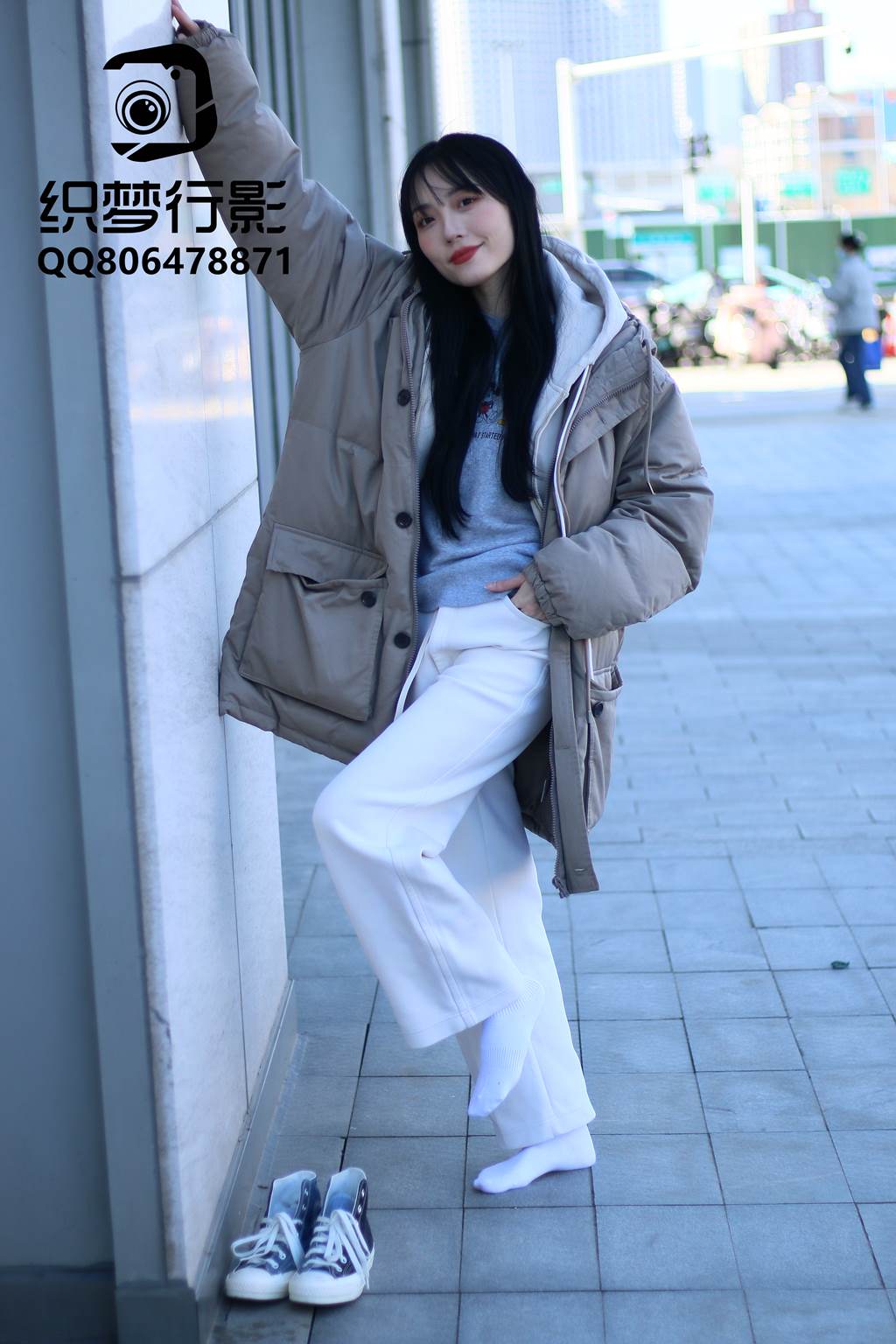 图片[4]-[织梦映像]NO.110 罗袜生尘完整版商业街外景帆布鞋，裸足[278P/1V/7.52G]-美图